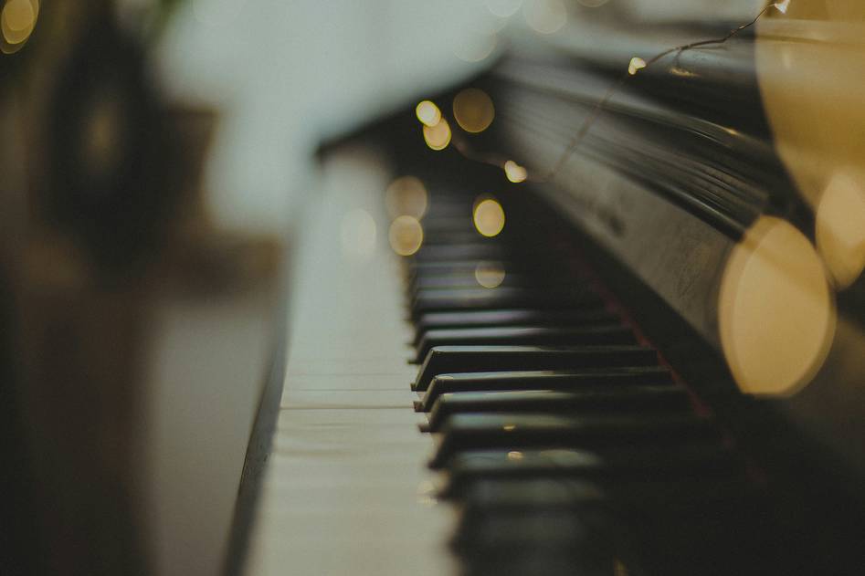 Homepage for Online Education Arts & Crafts piano lessons for beginners