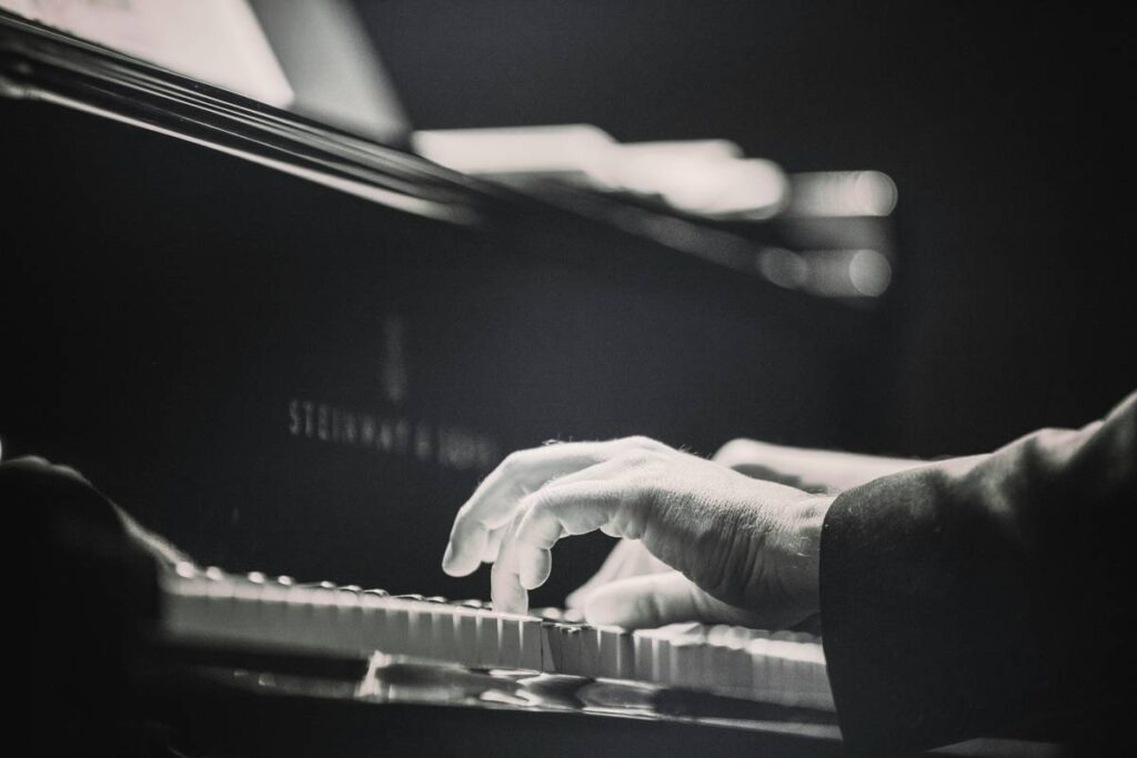 Piano Lessons Book for Beginners: 7 Proven Tips to Avoid Costly Mistakes